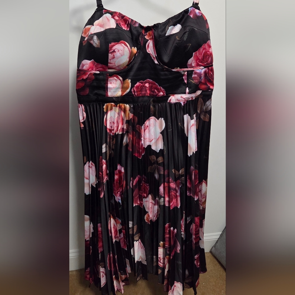 City Chic Floral Maxi Dress - Black and Pink